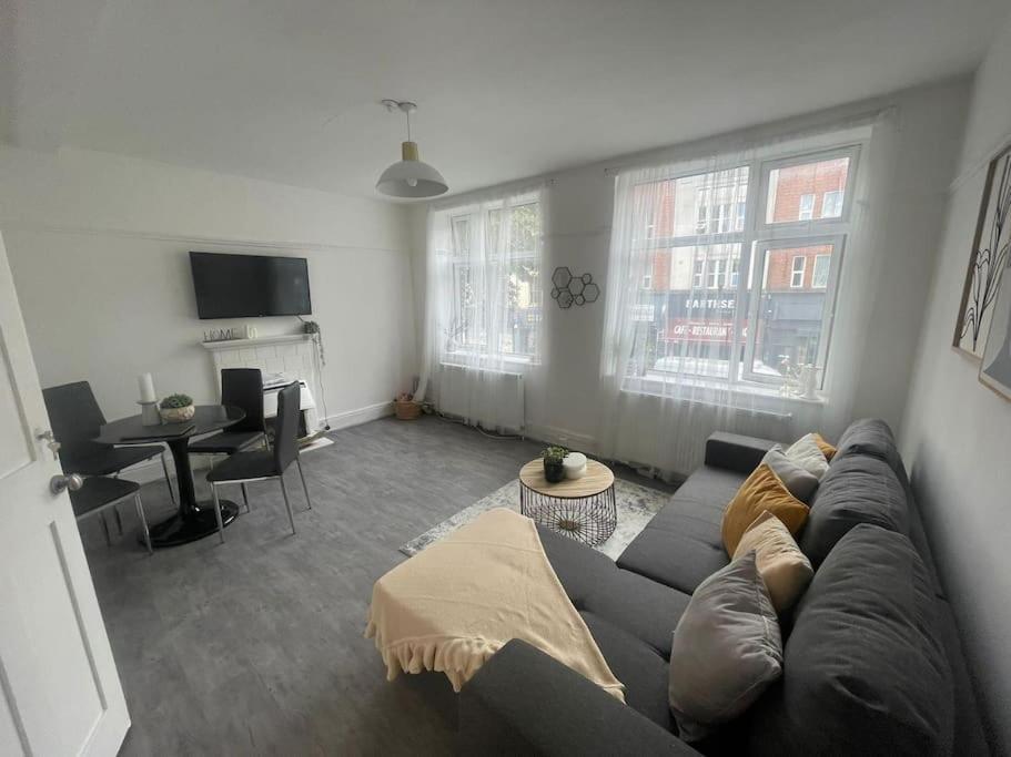 Lovely 2 Bed On Tower Bridge ロンドン エクステリア 写真