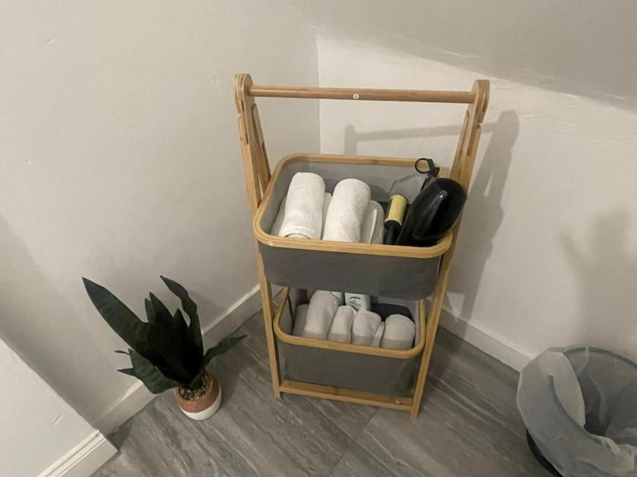 Lovely 2 Bed On Tower Bridge ロンドン エクステリア 写真